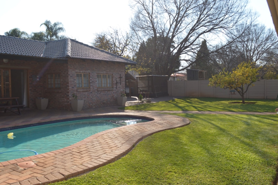 6 Bedroom Property for Sale in Flamwood North West